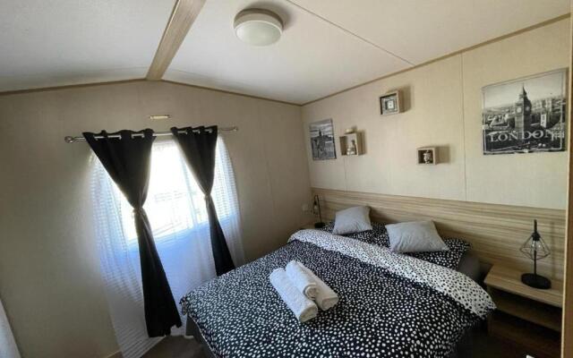 Holiday Park Caravan Fluffy in Harts Holiday Park