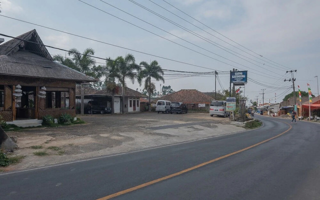 Saung Katineung by Reddoorz