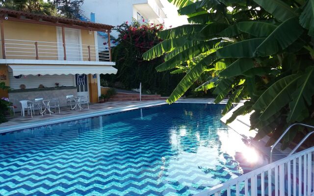 Yanna Studios & Apartments