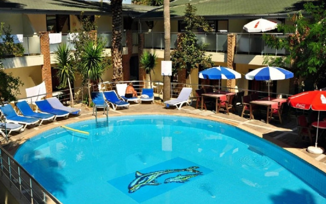 Tropic Beach Club Side