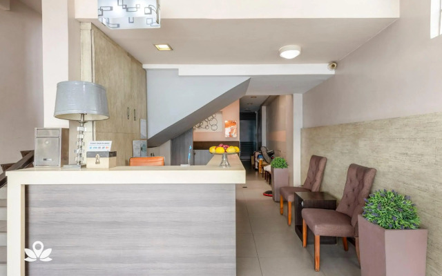 Lorenzzo Suites Hotel