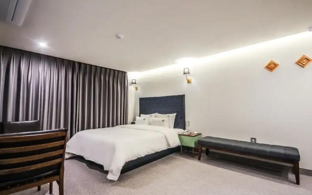 Busan Oncheonjang Hotel Mithuna