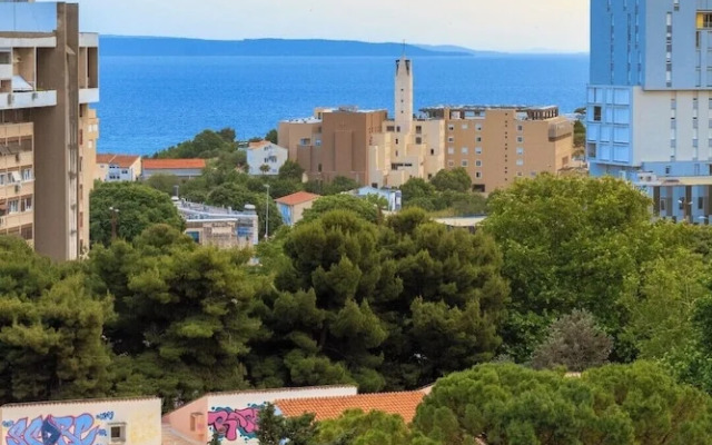 Zozo, Modern Two-Bedroom Suite