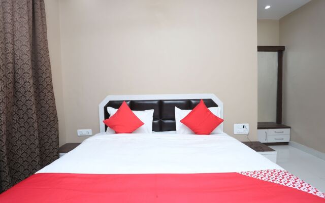 OYO 44565 Ashrit Suites