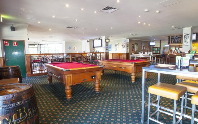 Meadowbrook Hotel