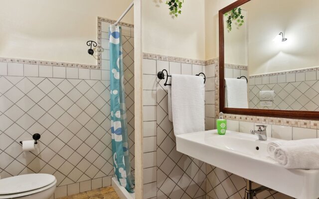 Alluring Holiday Home in Chianni With Swimming Pool