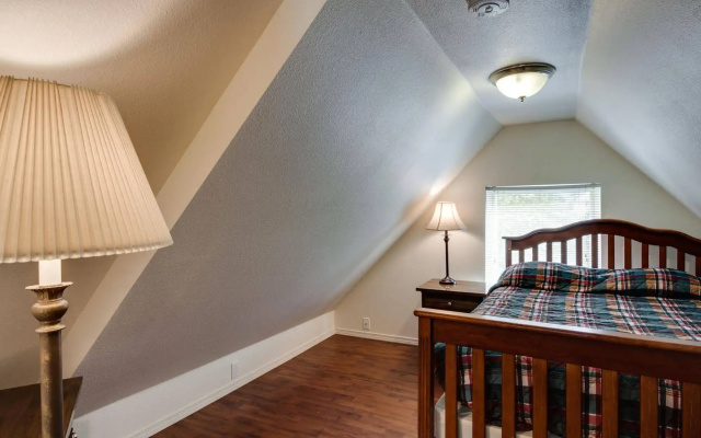 Maple Leaf Manor Suites