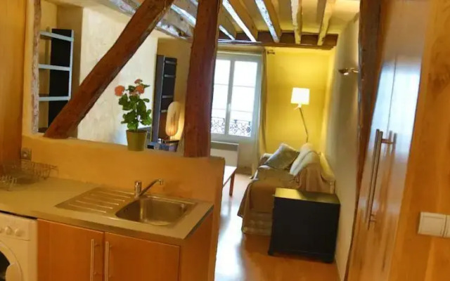 One Bedroom Apartment Near Madeleine