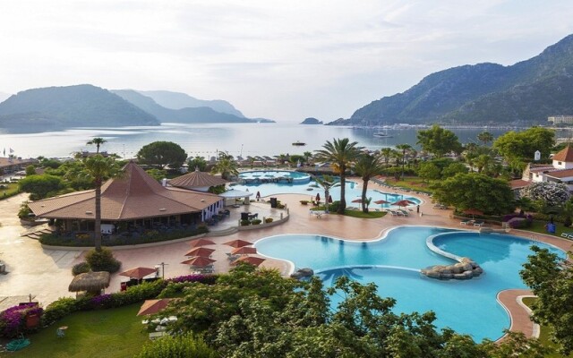 Martı Resort Hotel (*****)