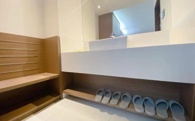 The Luxe Hotel