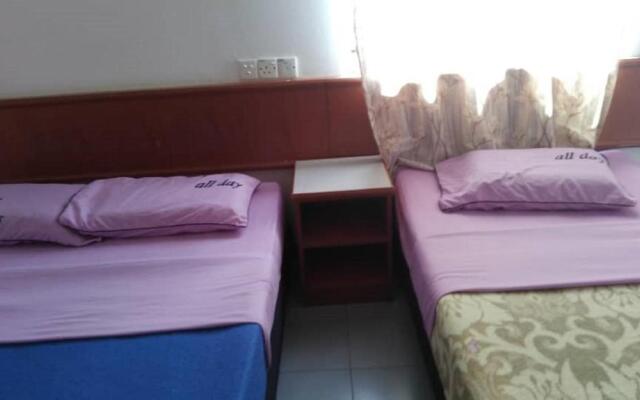 OYO 90739 Dung Fang Hotel