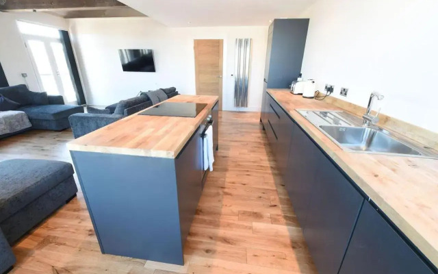 Stunning Penthouse Slps 20 (38 A4)