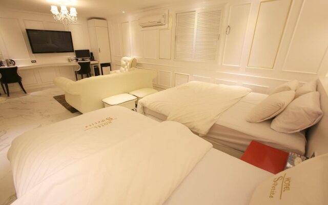 S Petite Hotel