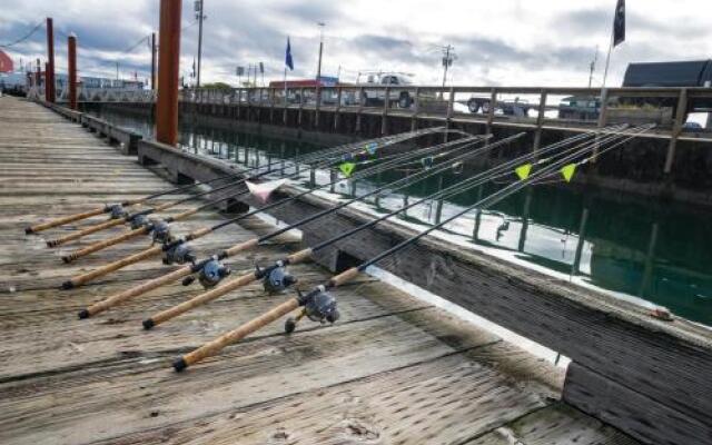 The Garibaldi House Inn & Suites