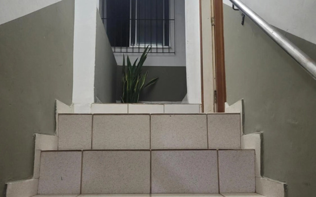 Ótimo Quarto e Sala mobiliado em itapoa.