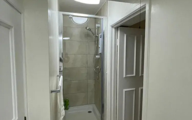 Gated Stunning Period Studio in Vibrant Bristol