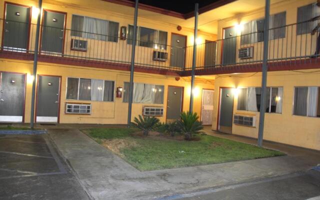Inland Inn & Suites