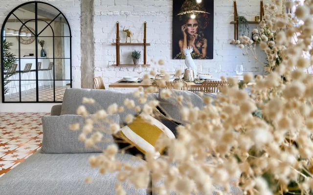 Amplio y moderno apartamento con tarima refrescante by Staynnapartments