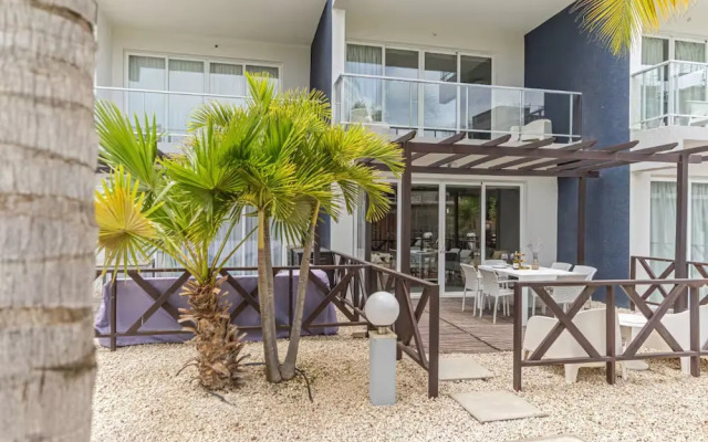 Las Islas Condominiums