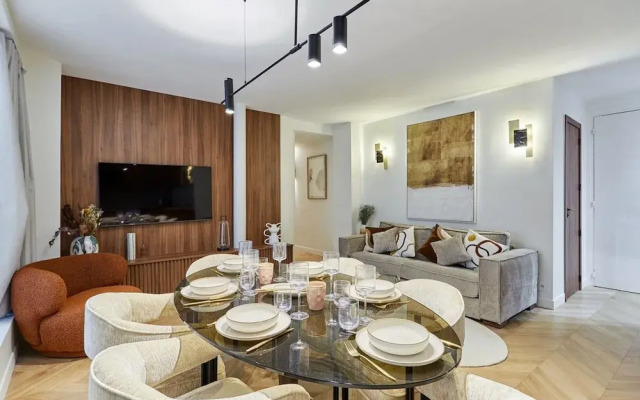 Magnificent 2 Bedrooms Apartment Center of Paris