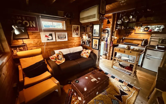 Retro Lodge nr Dartoor With hot tub & opt Sauna