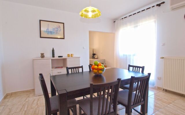 Apartment 1077