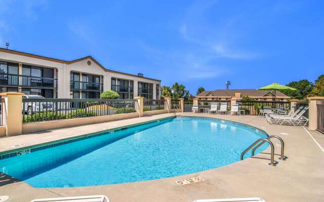 Quality Inn Suwanee I-85