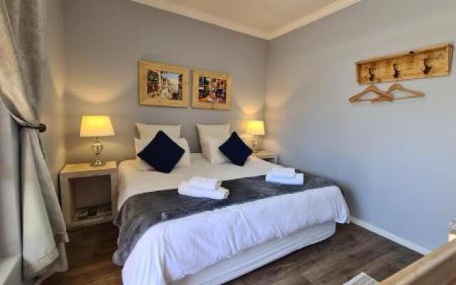 Tiende Laan Bed & Breakfast and Self-Catering