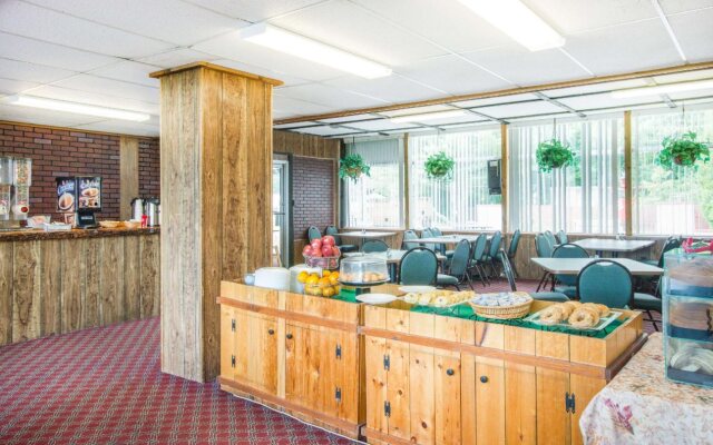 Travelodge by Wyndham Lake George NY