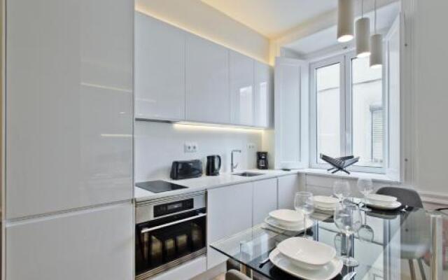 Bmyguest - Exclusive Downtown Apartment