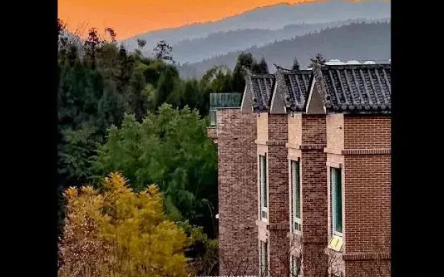 Ceremo Springs Resort Hotel