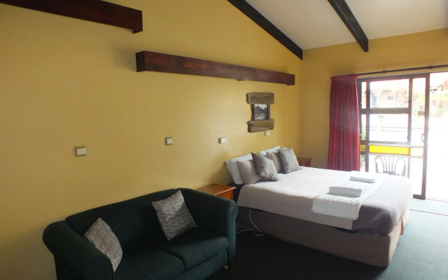 Chateau Backpacker & Motels