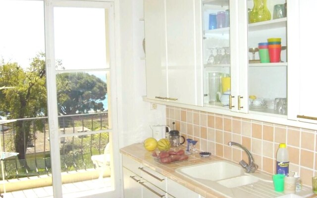 Studio in Cannes, With Wonderful sea View, Enclosed Garden and Wifi -