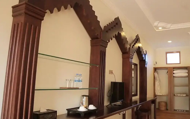 Famous Hotel Bagan 2