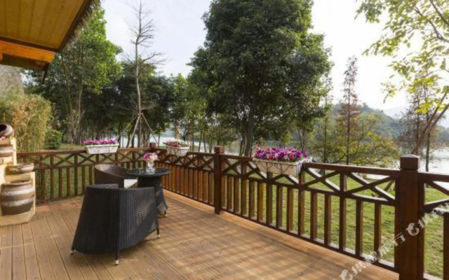 Midea Egret Lake Car Theme Hotel