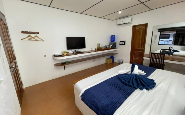 Parrot Resort Moalboal