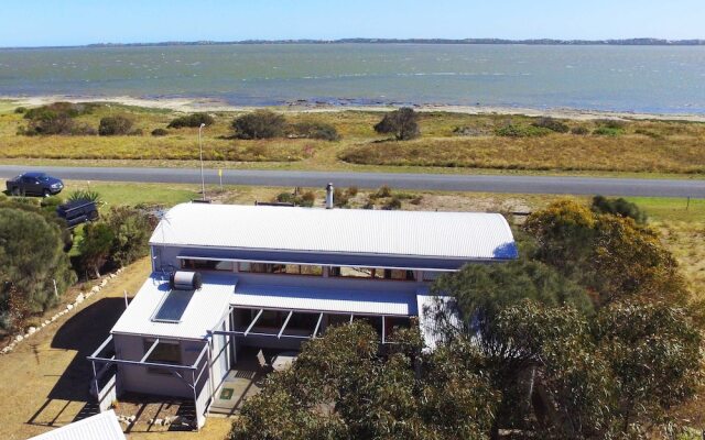 Coorong Aurora - breathtaking waterfront escape