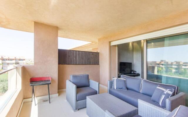 Lumineux et Vue dégagée sur Piscine à Prestigia