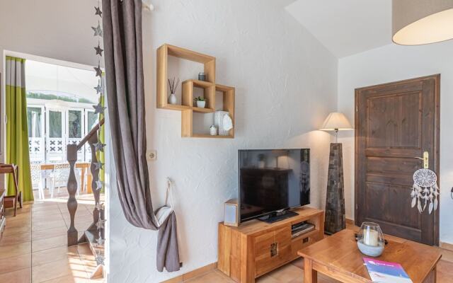 Charming Holiday Home in Empuriabrava With Pool