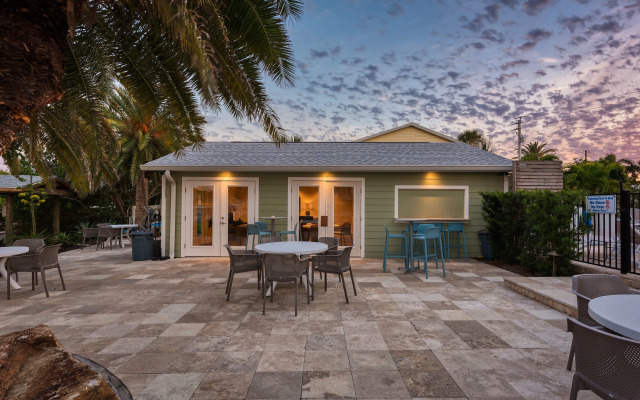 Escape Coastal Resort on Casey Key