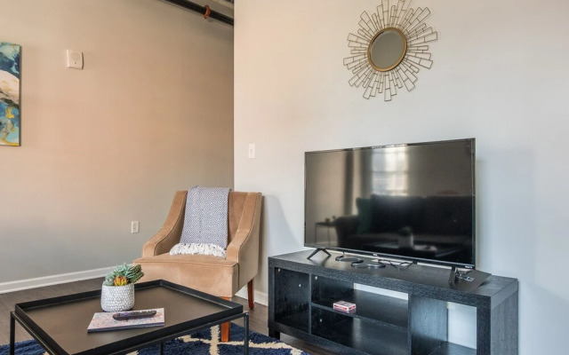 FRONTDESK 915 Broadway Apts Downtown Kansas City