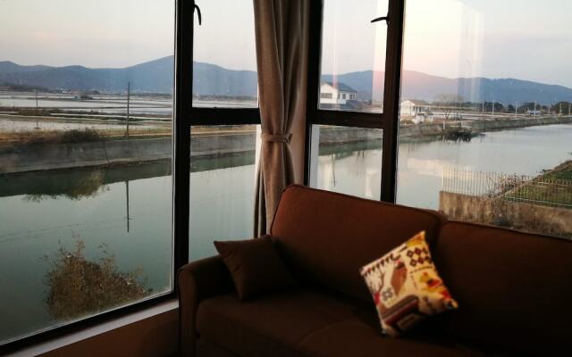 Taihu Baopu Water House