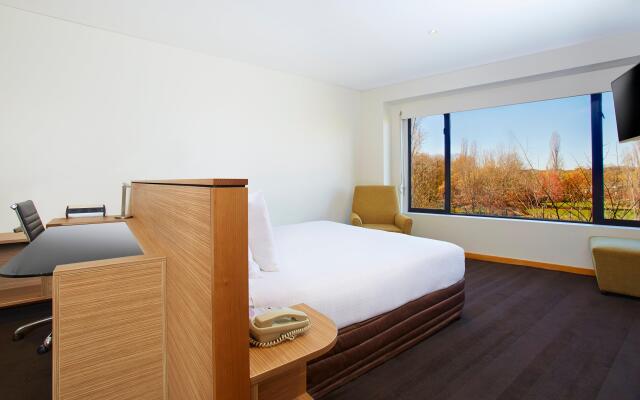 Crowne Plaza Canberra, an IHG Hotel