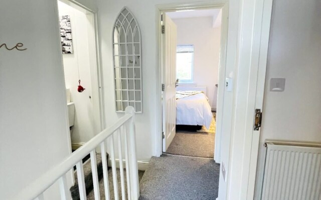 Stunning 4-bed House in Derby