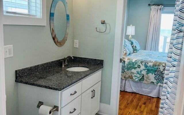 Holden R Breath 4 Bedroom Home by RedAwning