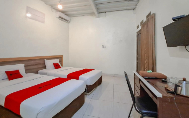 Super OYO Collection O 2383 Andongkoe 64 Salatiga – Guest Rooms – Salatiga