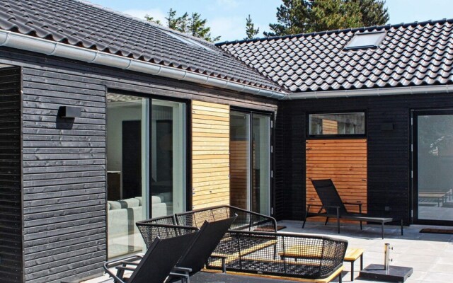 10 Person Holiday Home in Blavand