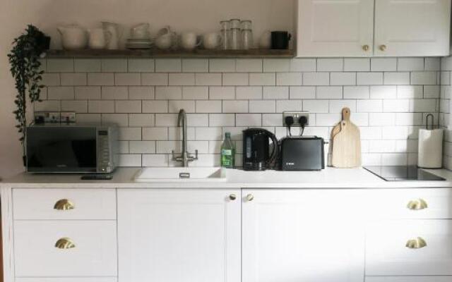 The Annexe - Private, Self-Contained with Parking (Adults Only)