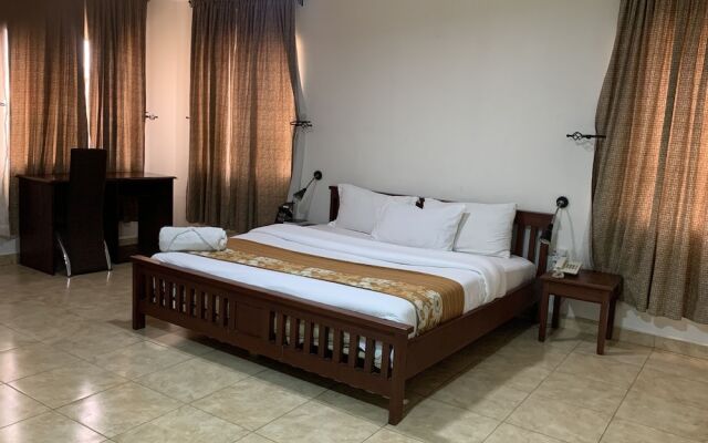Foster Inn -Asake