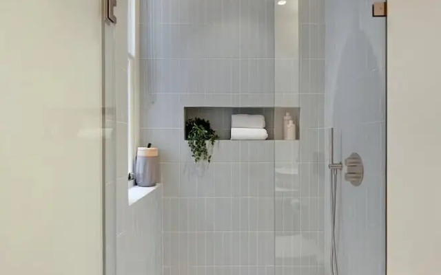 Stylish Earl's Court Studio Plus Patio